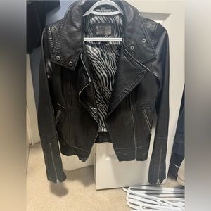 ARIZTIA MACKAGE LEATHER JACKET